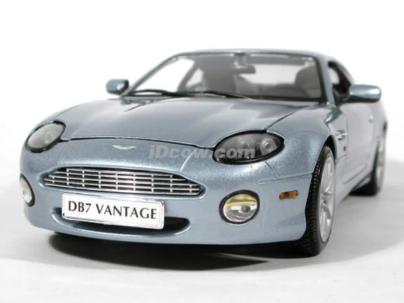 Aston Martin DB7 Vantage diecast model car 1:18 scale die cast by Maisto - Silver Blue