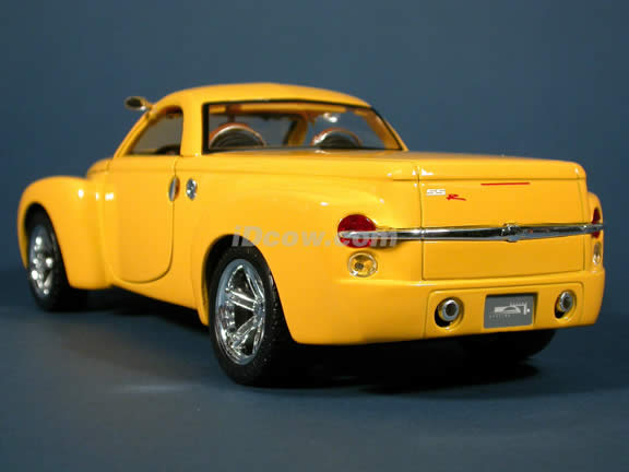 2000 Chevrolet SSR Concept diecast model car 1:18 scale die cast by Maisto - Yellow
