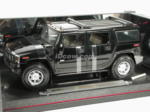 2003 Hummer H2 diecast model car 1:18 scale die cast by Maisto - Black
