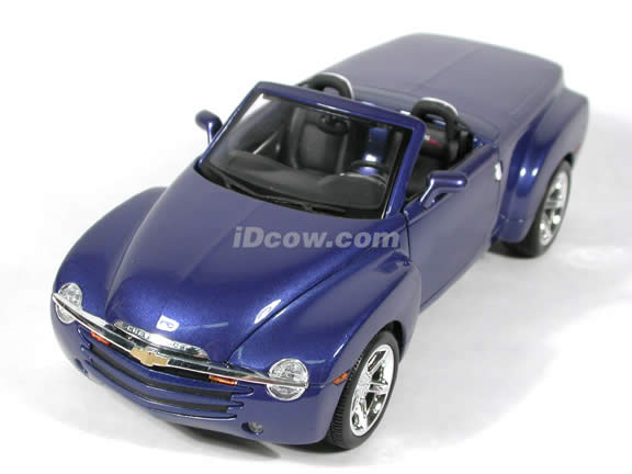 2004 Chevrolet SSR Production diecast model car 1:18 scale die cast by Maisto - Blue
