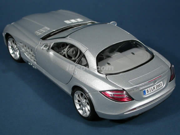 2005 Mercedes Benz McLaren SLR diecast model car 1:18 scale die cast by Maisto - Silver