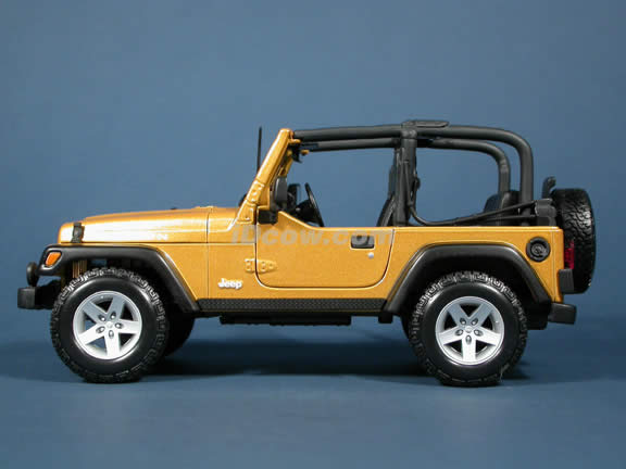 2004 Jeep Wrangler Rubicon diecast model car 1:18 scale die cast by Maisto - Gold