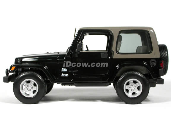 2004 Jeep Wrangler Sahara diecast model car 1:18 scale die cast by Maisto - Black