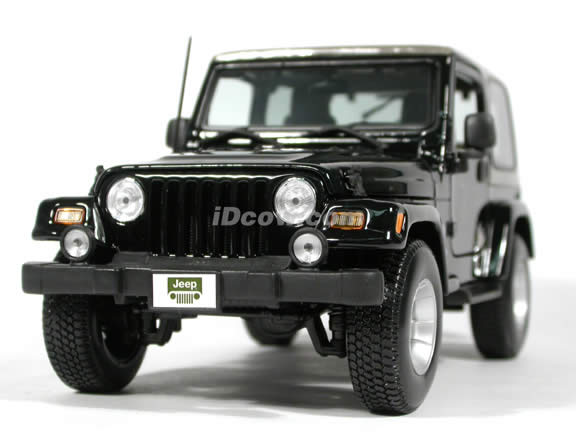 2004 Jeep Wrangler Sahara diecast model car 1:18 scale die cast by Maisto - Black