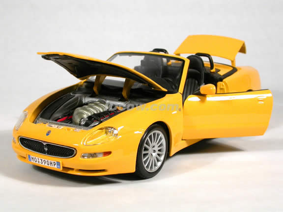2004 Maserati Spyder diecast model car 1:18 scale die cast by Maisto - Yellow
