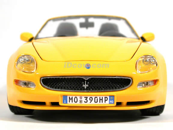 2004 Maserati Spyder diecast model car 1:18 scale die cast by Maisto - Yellow