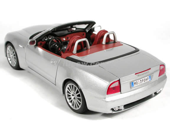 2004 Maserati Spyder diecast model car 1:18 scale die cast by Maisto - Silver