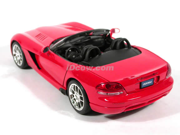 2003 Dodge Viper diecast model car 1:18 scale die cast by Maisto - Red