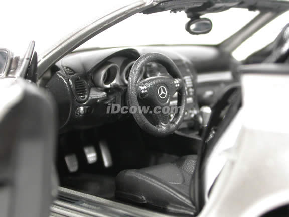 2005 Mercedes Benz SLK diecast model car 1:18 scale die cast by Maisto - Silver
