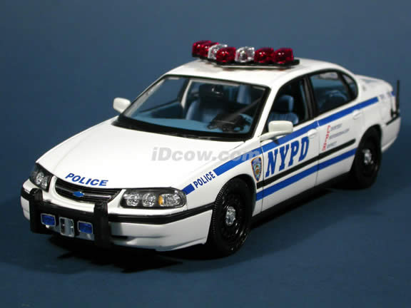 2004 Chevy Impala NYPD Police Car diecast model car 1:18 scale die 