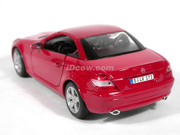 2005 Mercedes Benz SLK diecast model car 1:18 scale die cast by Maisto - Red