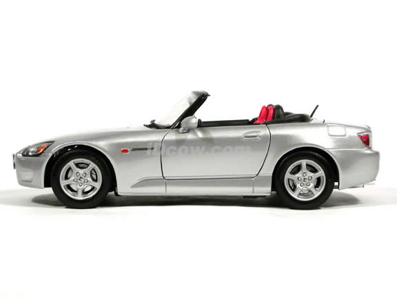 2001 Honda S2000 diecast model car 1:18 scale die cast by Maisto - Silver (LHD)