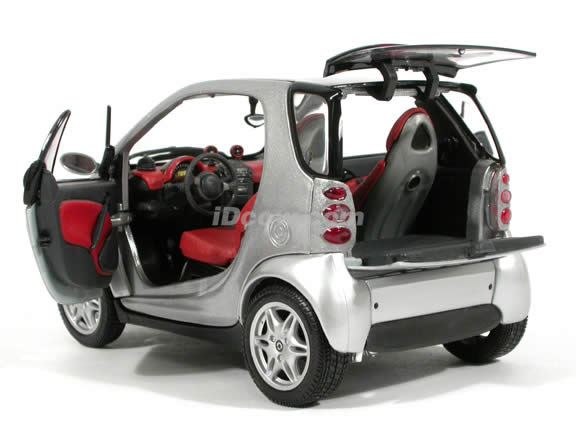 2000 Smart Fortwo diecast model car 1:18 scale die cast by Maisto - Silver and Red