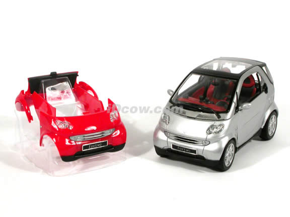 2000 Smart Fortwo diecast model car 1:18 scale die cast by Maisto - Silver and Red
