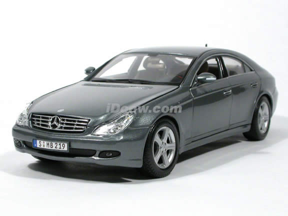 2005 Mercedes Benz CLS diecast model car 1:18 scale die cast by Maisto - Metallic Grey