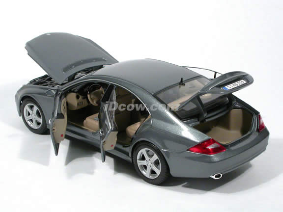2005 Mercedes Benz CLS diecast model car 1:18 scale die cast by Maisto - Metallic Grey