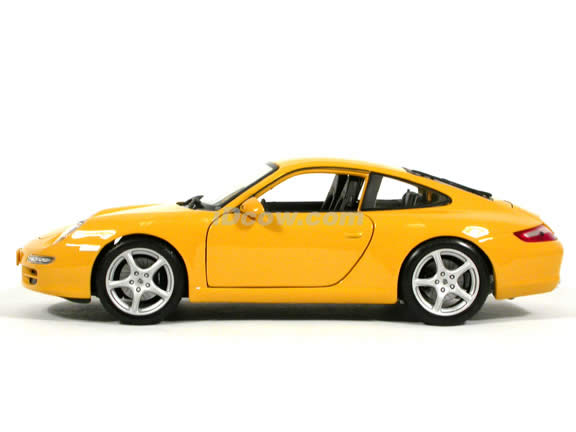 2005 Porsche 911 Carrera diecast model car 1:18 scale die cast by Maisto - Yellow