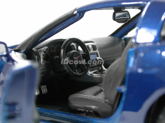 2005 Chevrolet Corvette diecast model car 1:18 scale die cast by Maisto - Metallic Blue 31117