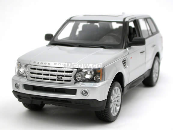 2006 Land Rover Range Rover Sport diecast model SUV 1:18 scale die cast by Maisto - Silver 31135