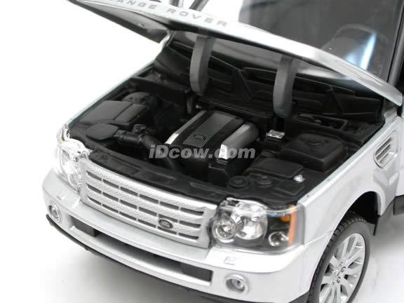 2006 Land Rover Range Rover Sport diecast model SUV 1:18 scale die cast by Maisto - Silver 31135