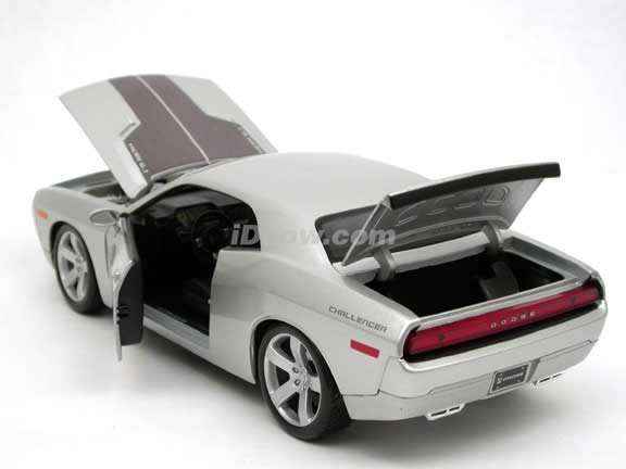 2006 Dodge Challenger Concept diecast model car 1:18 scale die cast by Maisto - Silver 36138