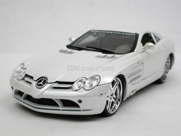 2006 Mercedes Benz McLaren SLR diecast model car 1:18 scale die cast by Maisto Playerz - Pearl White 31068
