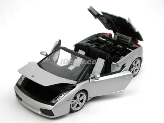 2006 Lamborghini Gallardo Spyder diecast model car 1:18 scale die cast by Maisto - Silver 31136