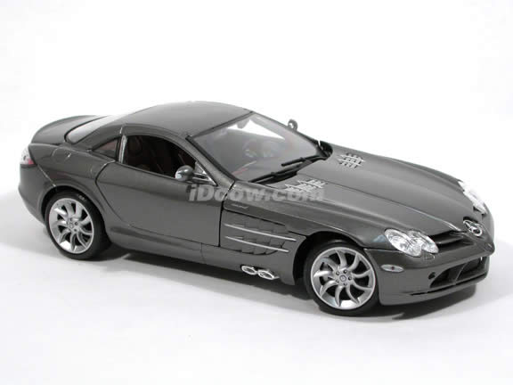 2007 Mercedes Benz McLaren SLR diecast model car 1:18 scale by Maisto - Charcoal Grey 36653