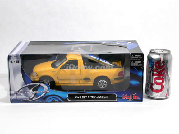 2000 Ford SVT F-150 Lightning diecast model truck 1:18 scale die cast by Maisto - Yellow 31141