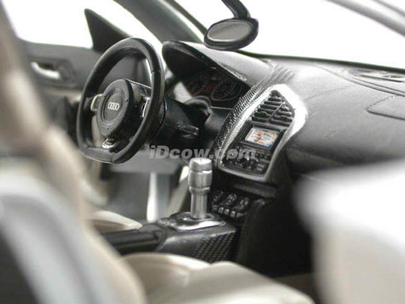 2008 Audi R8 diecast model car 1:18 scale die cast by Maisto - Silver 36143