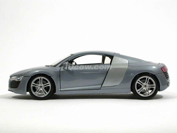 2008 Audi R8 diecast model car 1:18 scale die cast by Maisto - Light Blue Metallic 36143