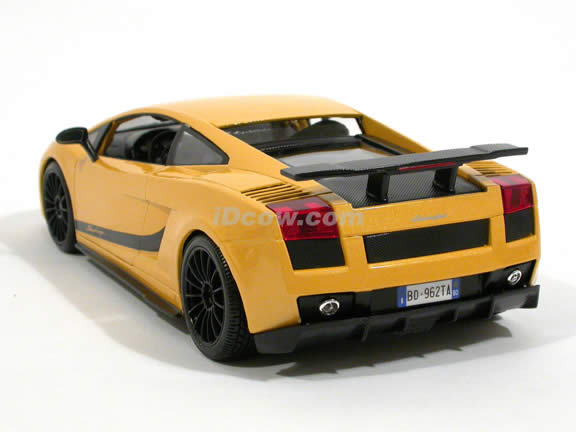 2007 Lamborghini Gallardo Superleggera diecast model car 1:18 scale die cast by Maisto - Yellow 31149