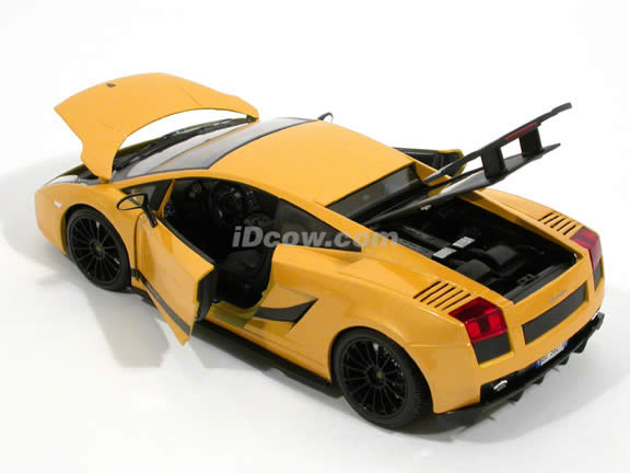 2007 Lamborghini Gallardo Superleggera diecast model car 1:18 scale die cast by Maisto - Yellow 31149