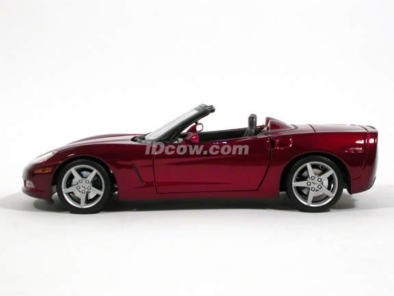 2005 Chevrolet Corvette Convertible diecast model car 1:18 scale die cast by Maisto - 31137 Metallic Red