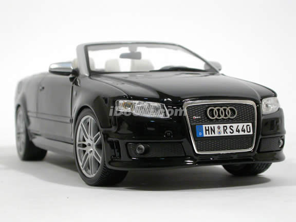 2008 Audi RS4 diecast model car 1:18 scale cabriolet by Maisto - Black Cabriolet