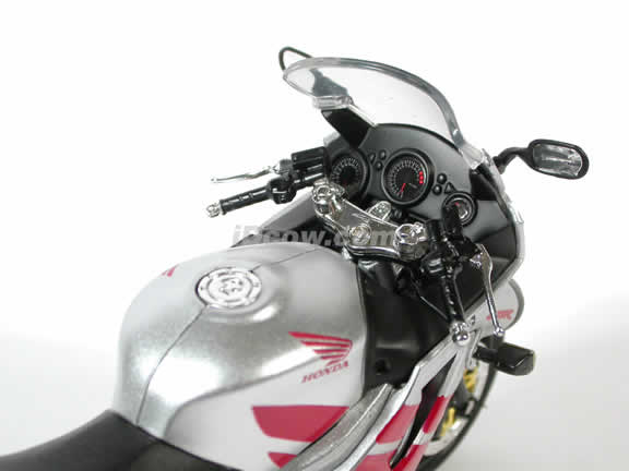 Honda CBR600 F4 Model Diecast Motorcycle 1:12 die cast by NewRay - Silver Red