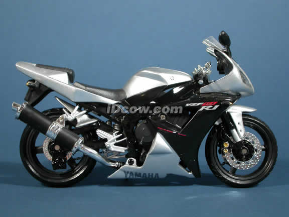 2003 Yamaha YZF-R1 Model Diecast Motorcycle 1:12 die cast by NewRay - Silver Black