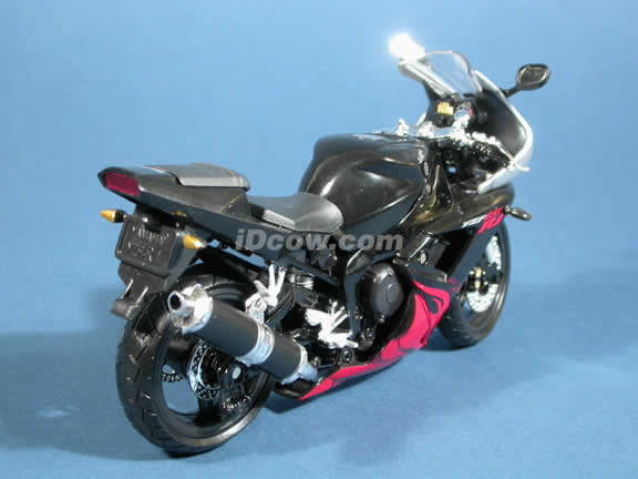 2003 Yamaha YZF-R1 Model Diecast Motorcycle 1:12 die cast by NewRay - Black Red