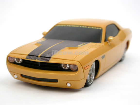 2006 RC Dodge Challenger Concept Pro Rodz 1:24 scale by Maisto - Metallic Yellow 81063