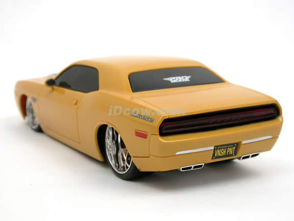 2006 RC Dodge Challenger Concept Pro Rodz 1:24 scale by Maisto - Metallic Yellow 81063