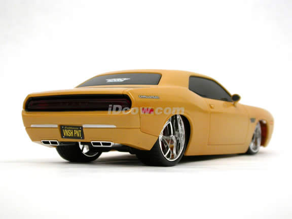 2006 RC Dodge Challenger Concept Pro Rodz 1:24 scale by Maisto - Metallic Yellow 81063