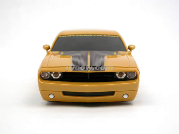 2006 RC Dodge Challenger Concept Pro Rodz 1:24 scale by Maisto - Metallic Yellow 81063