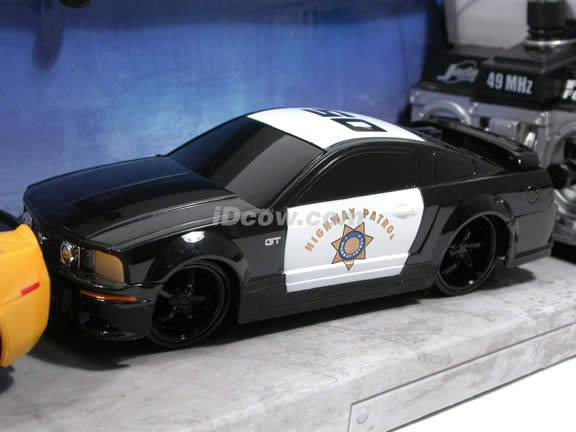2006 RC Chevy Camaro Concept in Bumble Bee Yellow and RC Ford Mustang Police Car in 1:32 scale by Jada Toys - 91821