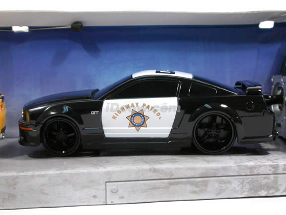 2006 RC Chevy Camaro Concept in Bumble Bee Yellow and RC Ford Mustang Police Car in 1:32 scale by Jada Toys - 91821