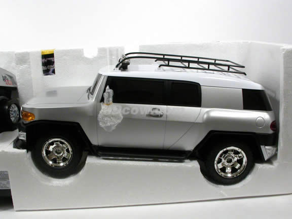 2007 RC Toyota FJ Cruiser model car 1:10 scale - Silver