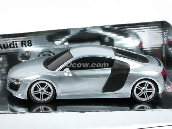 RC 2009 Audi R8 model car 1:18 scale by XQ Toys - Silver
