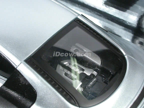 RC 2009 Audi R8 model car 1:18 scale by XQ Toys - Silver