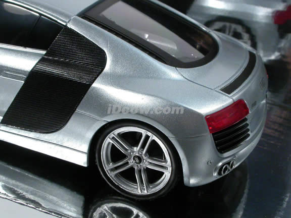 RC 2009 Audi R8 model car 1:18 scale by XQ Toys - Silver