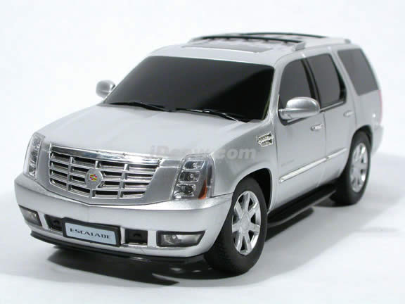 RC 2009 Cadillac Escalad model car 1:24 scale by RASTAR - Silver