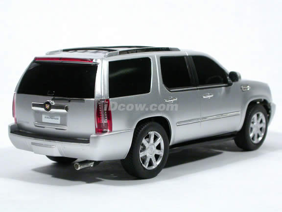 RC 2009 Cadillac Escalad model car 1:24 scale by RASTAR - Silver